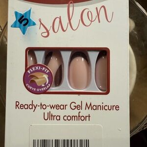 Salon ready to wear nails